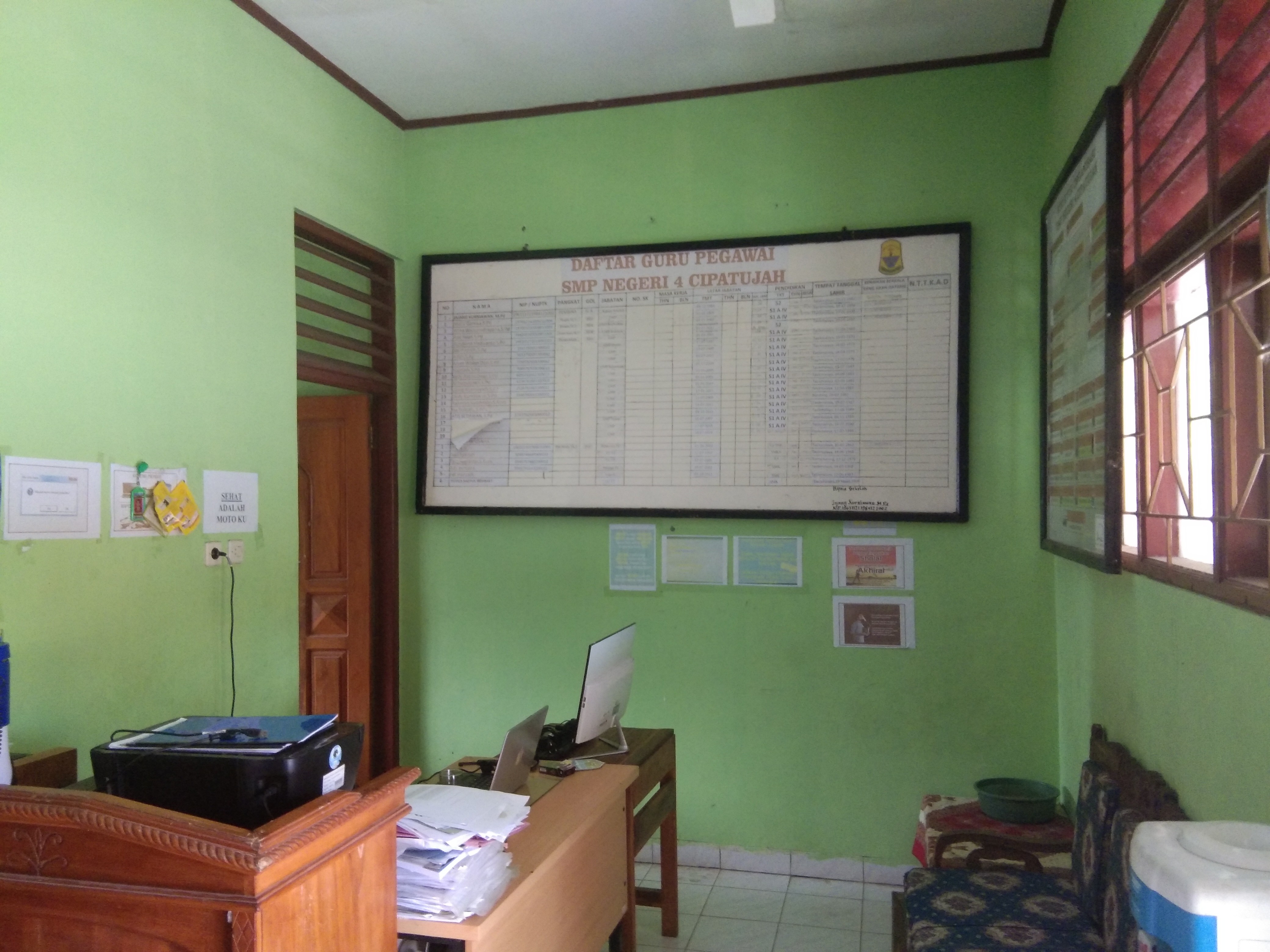 RUANG STAF